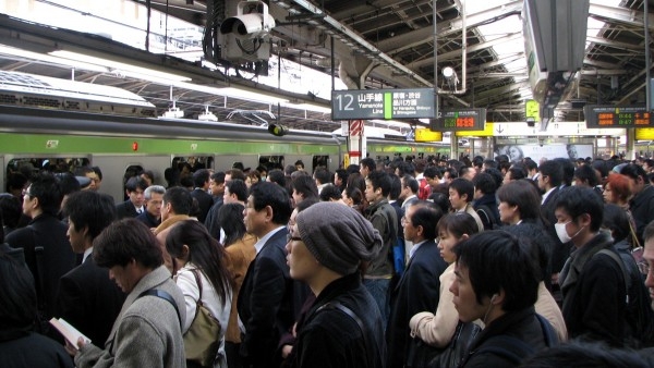 Rush_hour_at_Shinjuku_02s