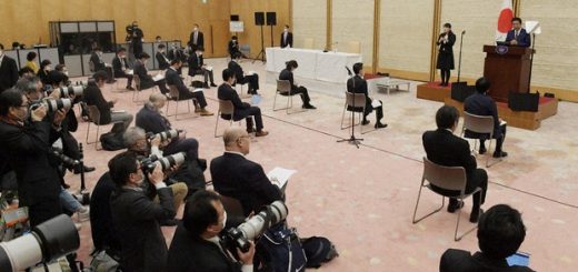 Tuyên bố khẩn cấp của Thủ tướng Abe Shinzo