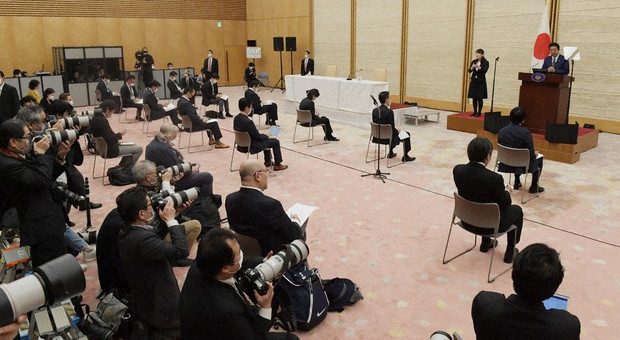 Tuyên bố khẩn cấp của Thủ tướng Abe Shinzo
