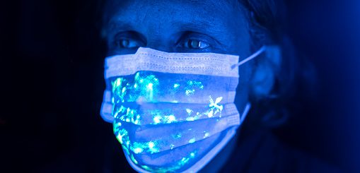 Nhật Bản: Phát minh ra khẩu trang tự phát sáng khi tiếp xúc với virus