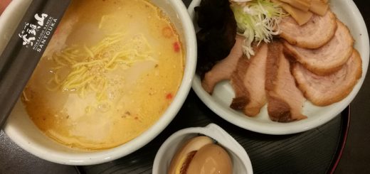Hokkaido Ramen Santouka ราเมนสูตรเกลือและแก้มหมูย่างสูตรพิเศษ