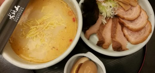 Hokkaido Ramen Santouka ราเมนสูตรเกลือและแก้มหมูย่างสูตรพิเศษ