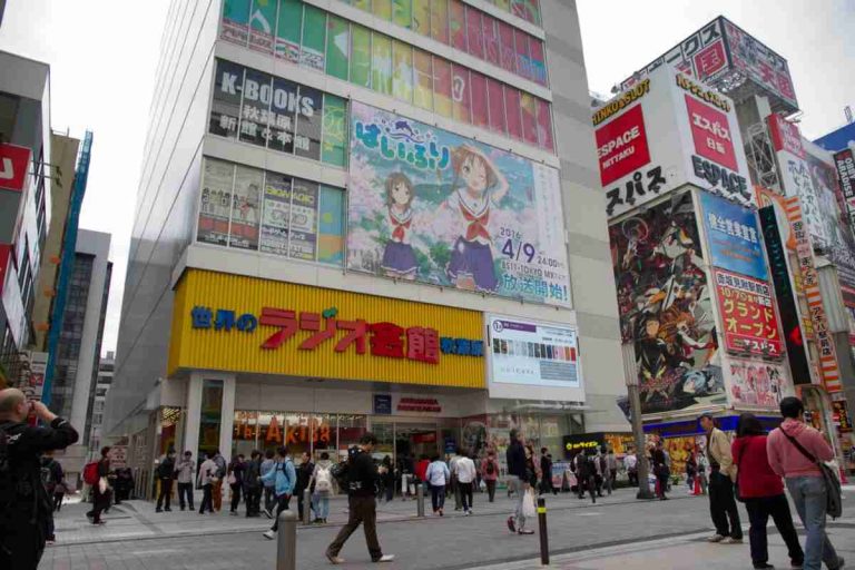 บอกต่อร้านดีร้านเด็ด! แนะนำ 7 แหล่งร้านค้ายอดนิยมในอากิฮาบาระที่คุณต้องลองไปสักครั้ง!!  - Wom Japan